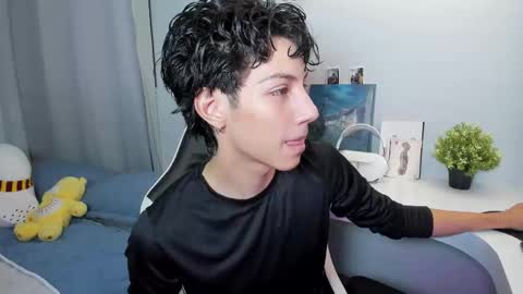 Phil.   INDEPENDENT MODEL online show from 12.20.25