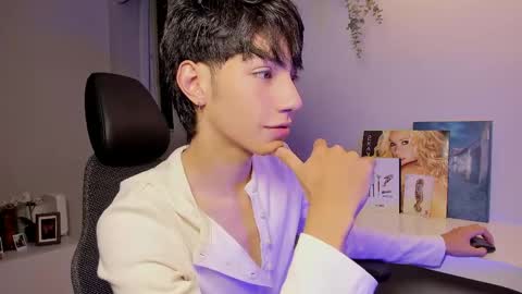 Phil.   INDEPENDENT MODEL online show from 03.31.26