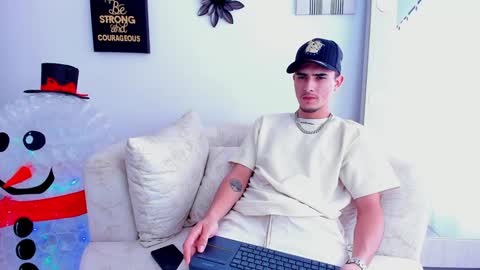 Snapshot of philiprich chatting on 12.16.24 philiprich online show from 12.16.24