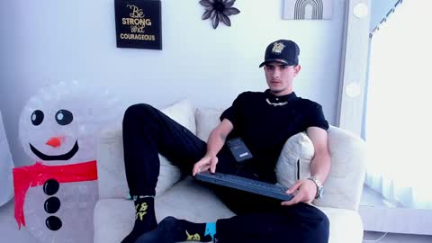 Snapshot of philiprich chatting on 12.17.24 philiprich online show from 12.17.24