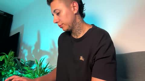 Snapshot of phillip_brownn chatting on 03.27.26 PHILLIP online show from 03.27.26