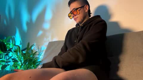 Snapshot of phillip_brownn chatting on 04.14.26 PHILLIP online show from 04.14.26