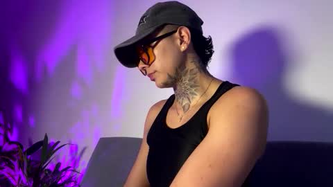 Snapshot of phillip_brownn chatting on 04.16.26 PHILLIP online show from 04.16.26