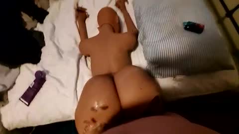 philnonya847036 online show from 12.22.25