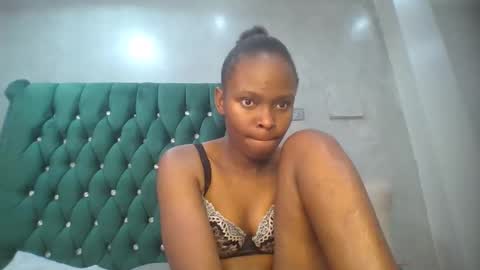 Snapshot of phoebe015 chatting on 02.15.26 phoebe online show from 02.15.26