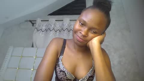 Snapshot of phoebe015 chatting on 02.19.26 phoebe online show from 02.19.26