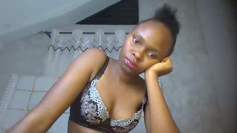 Snapshot of phoebe015 chatting on 02.27.26 phoebe online show from 02.27.26