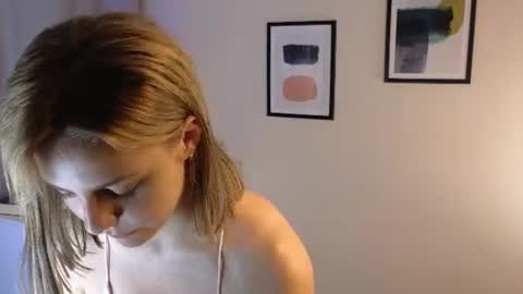 Snapshot of phyllis_bennett chatting on 07.23.26 Jane online show from 07.23.26