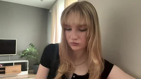 Snapshot of piastonesifer chatting on 06.18.26 Kristie online show from 06.18.26