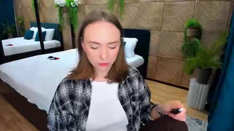 Emelie online show from 09.21.25