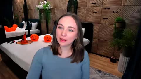 Emelie online show from 10.28.25