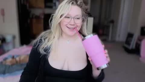 Snapshot of piggyrose chatting on 01.31.26 Piggy Rose online show from 01.31.26