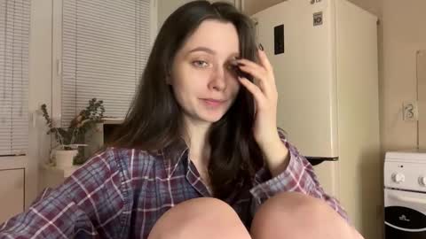 Snapshot of pileacadieri__ chatting on 12.15.25 Trisha online show from 12.15.25