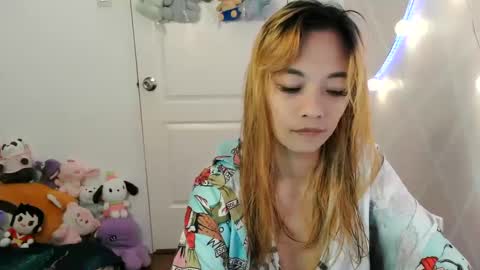 Snapshot of pinay_beauty14 chatting on 01.11.25 pinay beauty14 online show from 01.11.25