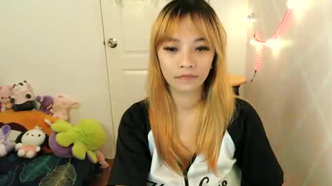 Snapshot of pinay_beauty14 chatting on 01.11.25 pinay beauty14 online show from 01.11.25