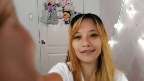 Snapshot of pinay_beauty14 chatting on 01.17.25 pinay beauty14 online show from 01.17.25