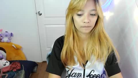 Snapshot of pinay_beauty14 chatting on 01.23.25 pinay beauty14 online show from 01.23.25