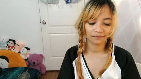 Snapshot of pinay_beauty14 chatting on 01.29.25 pinay beauty14 online show from 01.29.25