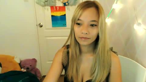 Snapshot of pinay_beauty14 chatting on 02.08.25 pinay beauty14 online show from 02.08.25