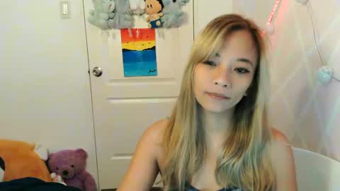 Snapshot of pinay_beauty14 chatting on 02.09.25 pinay beauty14 online show from 02.09.25