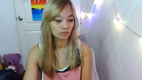 Snapshot of pinay_beauty14 chatting on 02.13.25 pinay beauty14 online show from 02.13.25