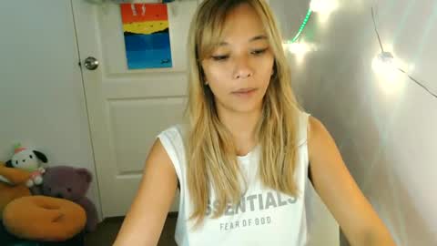 Snapshot of pinay_beauty14 chatting on 02.17.25 pinay beauty14 online show from 02.17.25