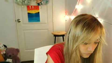 Snapshot of pinay_beauty14 chatting on 02.18.25 pinay beauty14 online show from 02.18.25