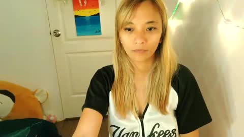 Snapshot of pinay_beauty14 chatting on 02.21.25 pinay beauty14 online show from 02.21.25