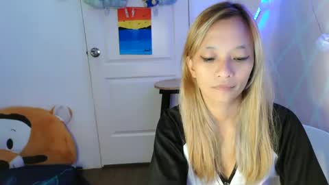 Snapshot of pinay_beauty14 chatting on 02.23.25 pinay beauty14 online show from 02.23.25