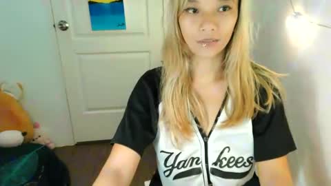 Snapshot of pinay_beauty14 chatting on 02.24.25 pinay beauty14 online show from 02.24.25