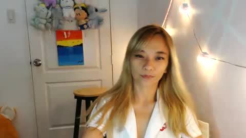 Snapshot of pinay_beauty14 chatting on 02.28.25 pinay beauty14 online show from 02.28.25