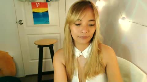 Snapshot of pinay_beauty14 chatting on 03.04.25 pinay beauty14 online show from 03.04.25