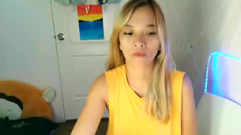 Snapshot of pinay_beauty14 chatting on 03.11.25 pinay beauty14 online show from 03.11.25