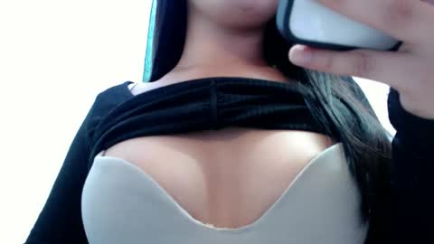 Snapshot of pinay_pearl chatting on 11.05.25 Pearly online show from 11.05.25