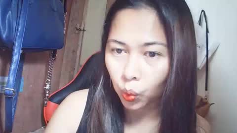 Snapshot of pinaysunday chatting on 11.10.25 pinaysunday online show from 11.10.25