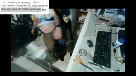 Snapshot of pini_z chatting on 01.04.25 pini_z online show from 01.04.25