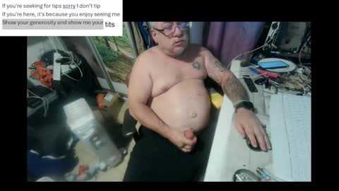 Snapshot of pini_z chatting on 02.11.25 pini_z online show from 02.11.25