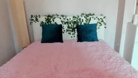 Snapshot of pink_lila18 chatting on 09.19.25 pink_lila18 online show from 09.19.25