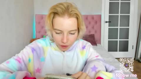 Snapshot of pink_lila18 chatting on 10.07.25 pink_lila18 online show from 10.07.25