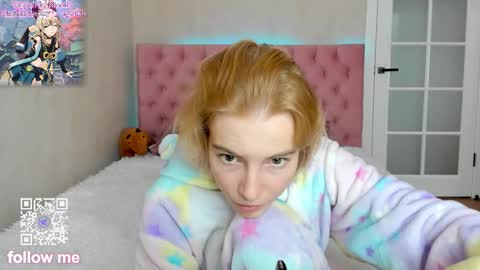 Snapshot of pink_lila18 chatting on 10.27.25 pink_lila18 online show from 10.27.25