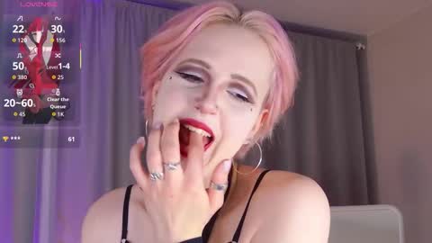 Snapshot of pink_pantsu chatting on 11.15.25 Luna online show from 11.15.25