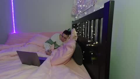 pink_tv online show from 11.11.25