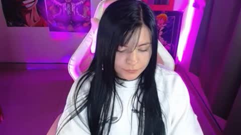 pink_yuii online show from 11.22.25