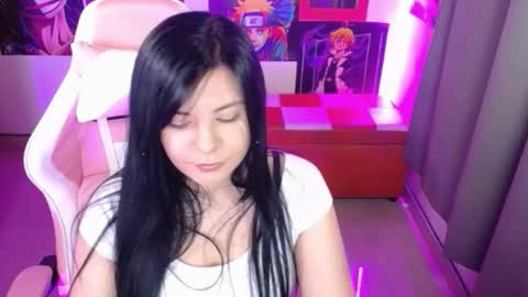 pink_yuii online show from 01.11.26