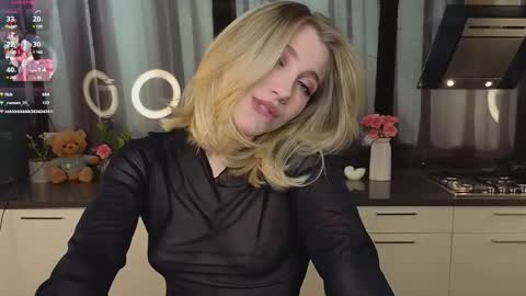 Snapshot of pinkadele chatting on 02.12.25 Adele online show from 02.12.25