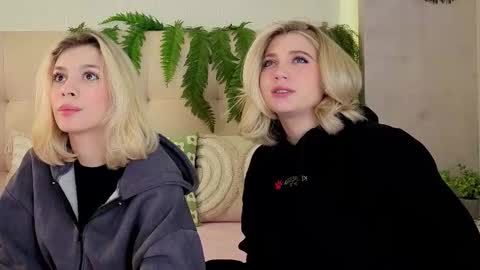 Snapshot of pinkadele chatting on 09.25.25 Adele online show from 09.25.25