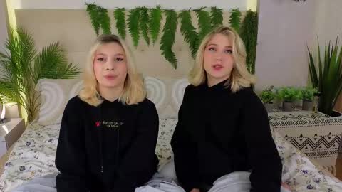 Snapshot of pinkadele chatting on 09.29.25 Adele online show from 09.29.25