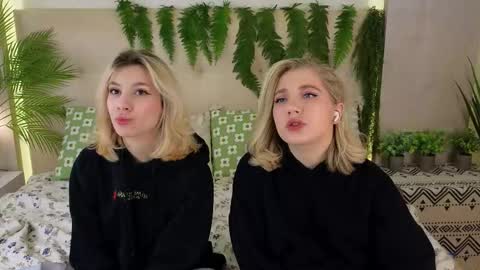 Snapshot of pinkadele chatting on 10.01.25 Adele online show from 10.01.25