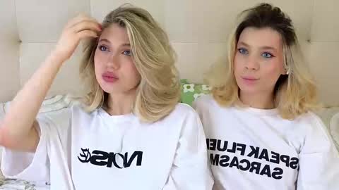 Snapshot of pinkadele chatting on 11.21.25 Adele online show from 11.21.25