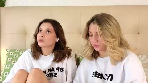 Snapshot of pinkadele chatting on 12.23.25 Adele online show from 12.23.25